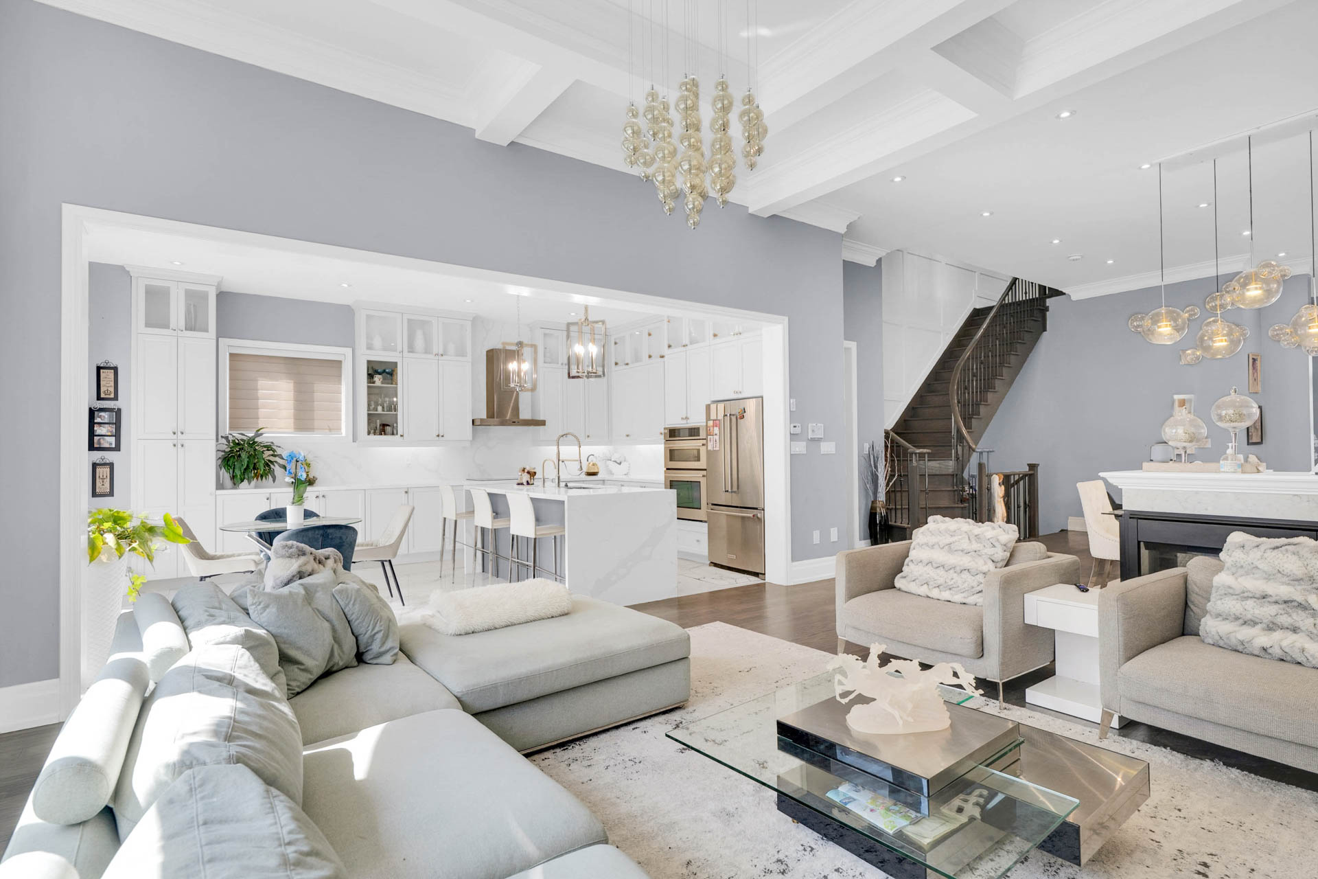 Real estate photography of a kitchen in Woodbridge, Vaughan